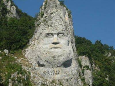 Foto: Skulptura kralja Decebala / King Decebal's sculpure
