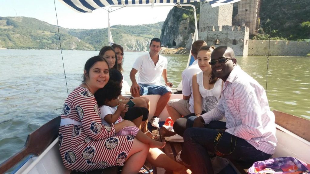 Foto_ ljudi na čamcu, Dunav